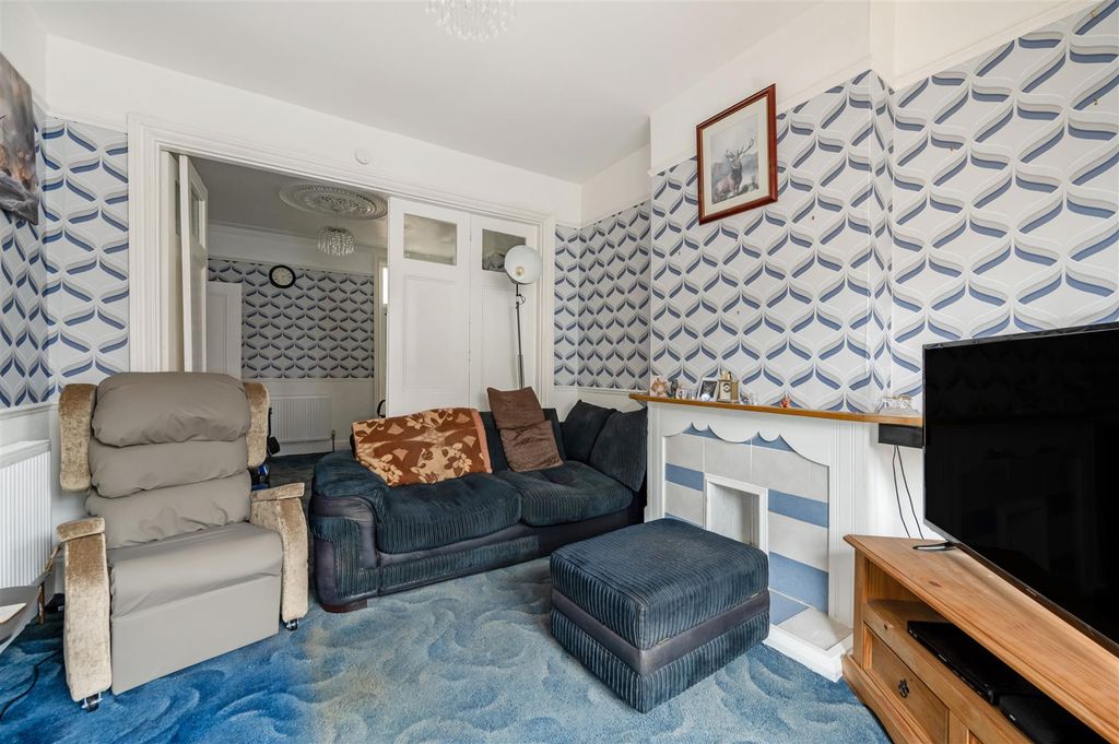 Property photo 3 of 25 Sitting Room