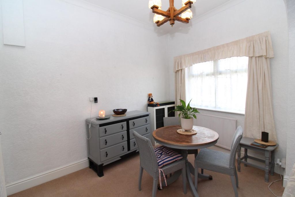 Property photo 3 of 14 Dining Area