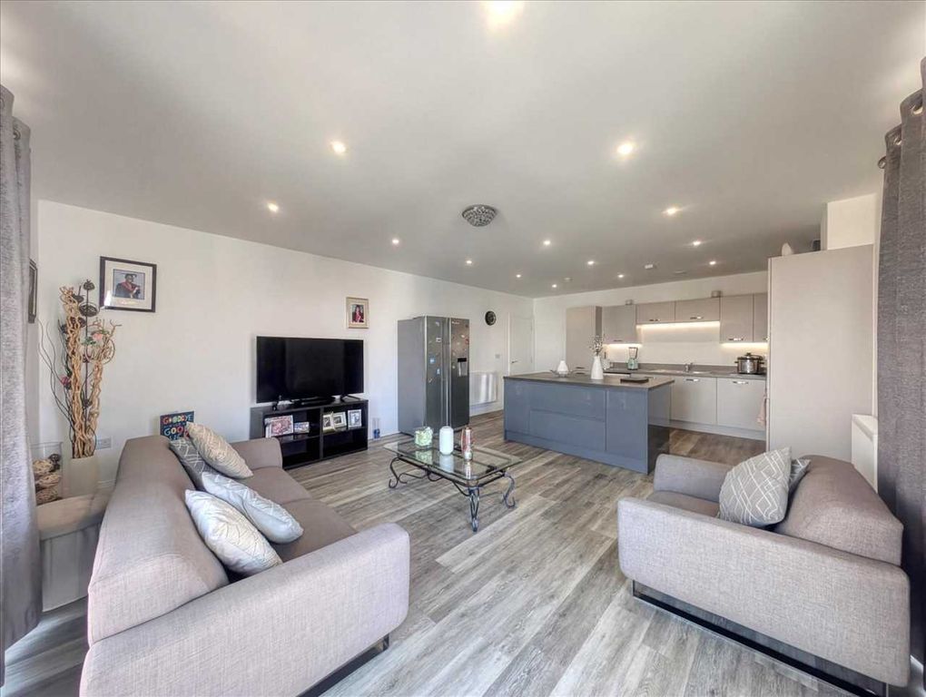Property photo 2 of 13 Kitchen / Lounge / Diner