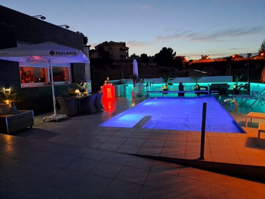 Property photo 1 of 10