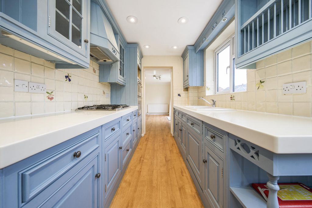 Property photo 3 of 15 Kitchen 1