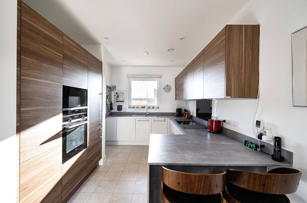 Property photo 2 of 21 Kitchen