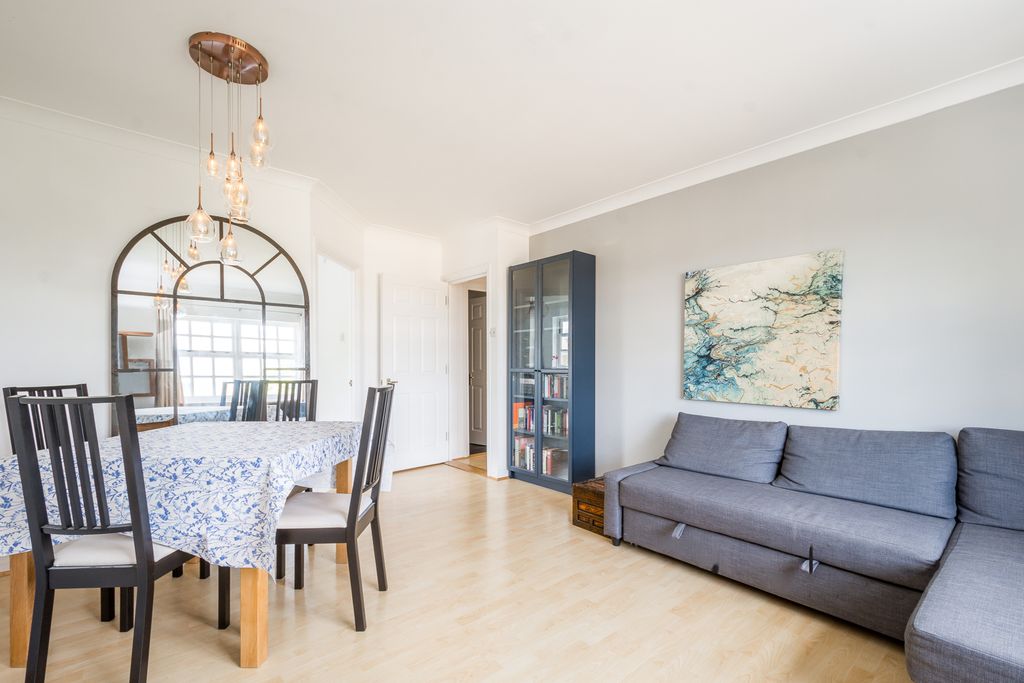 Property photo 2 of 10 1.Living (Kitchen)