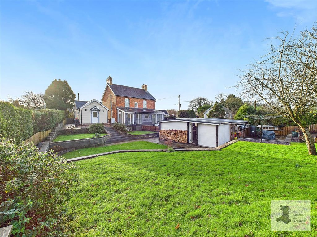 Property photo 1 of 40 Rear