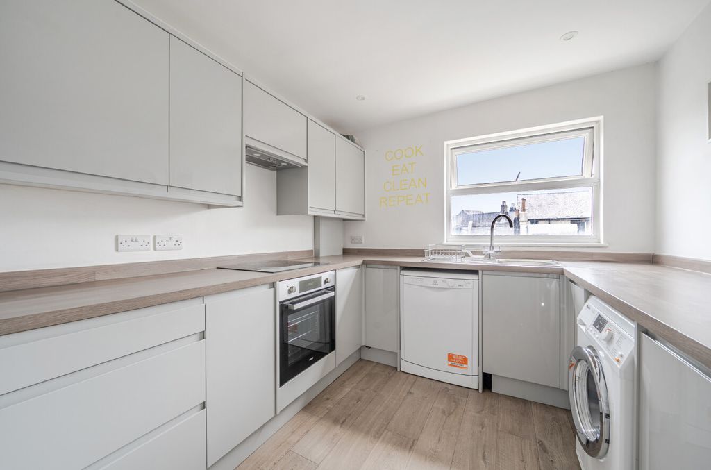 Property photo 2 of 18 1520722-12-1A0812...