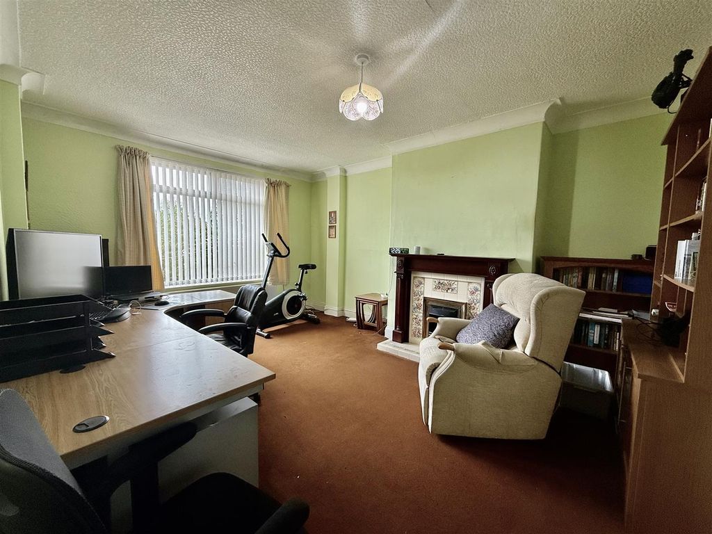 Property photo 3 of 17 Dining