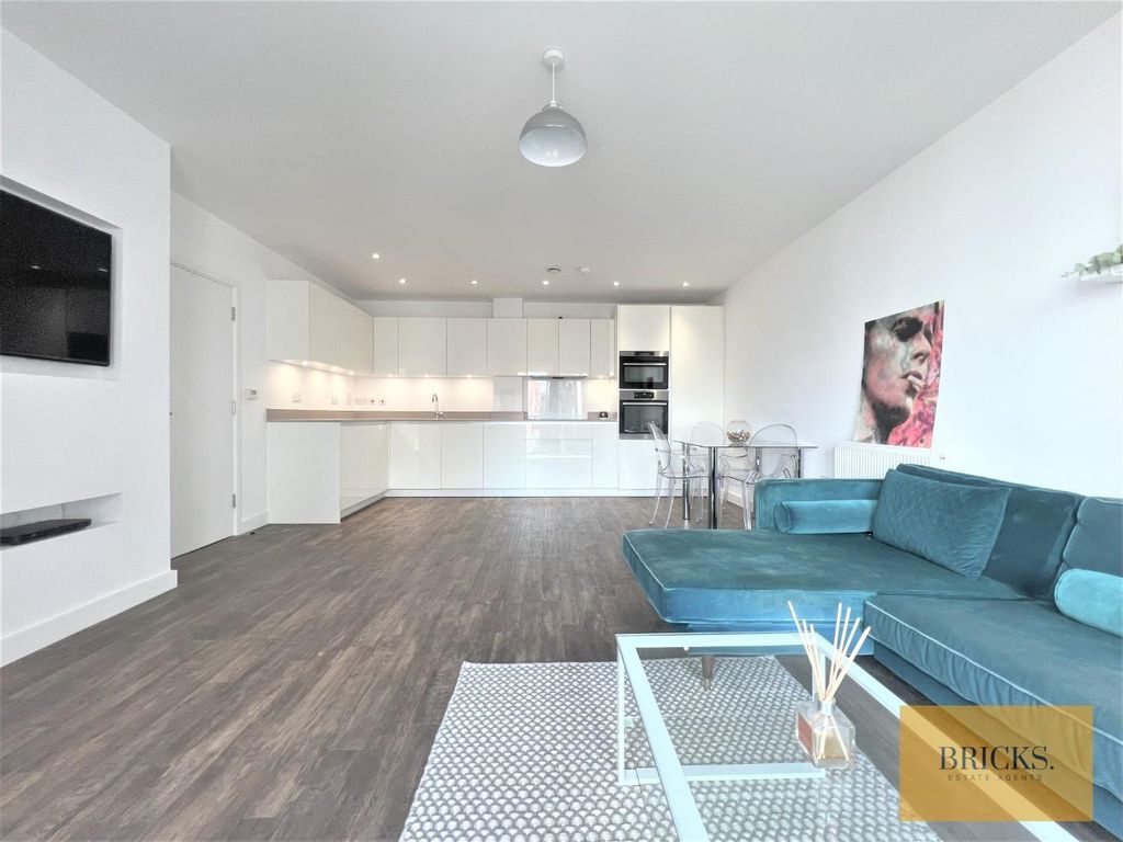 Property photo 1 of 18