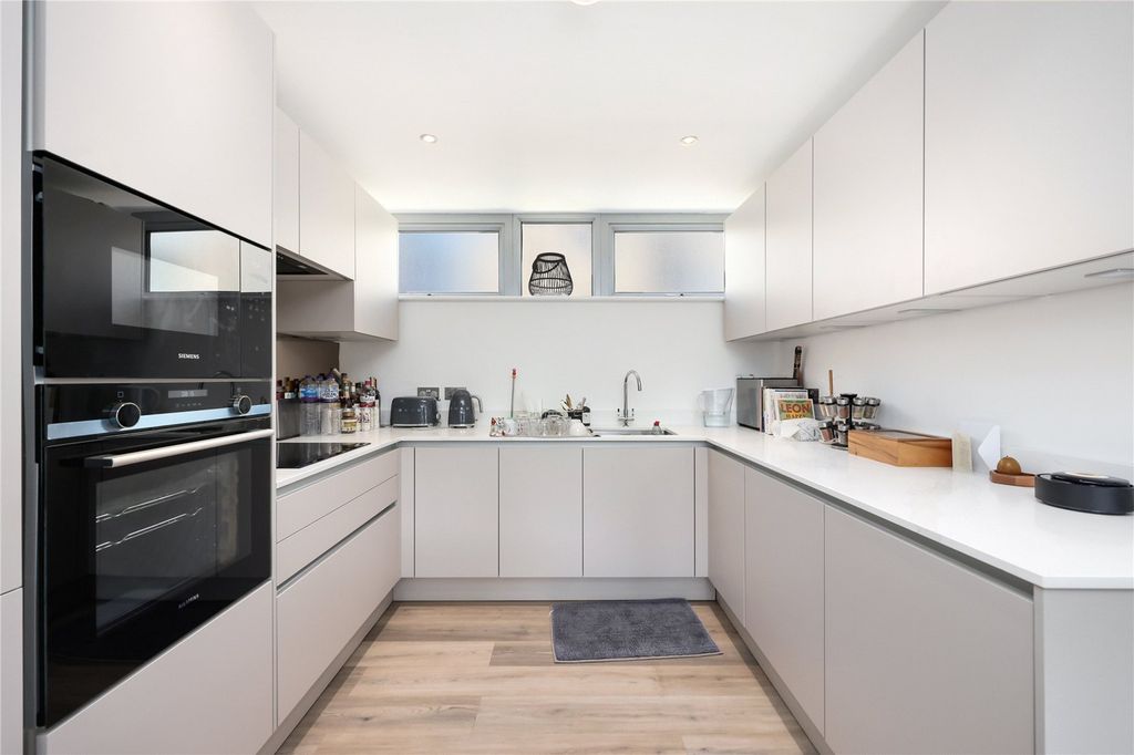 Property photo 2 of 16 Picture No. 08