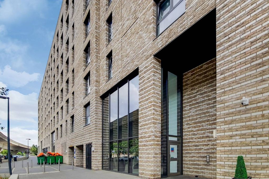 Property photo 3 of 12