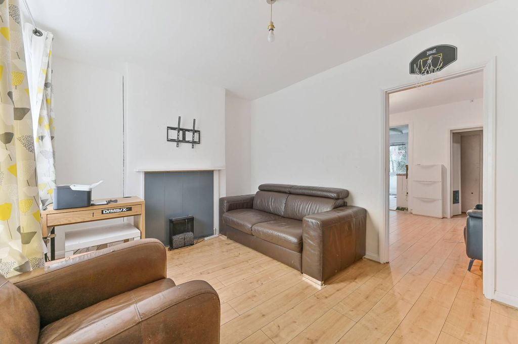 Property photo 3 of 13