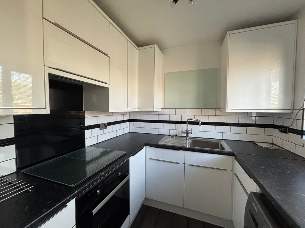 Property photo 2 of 7 Kitchen