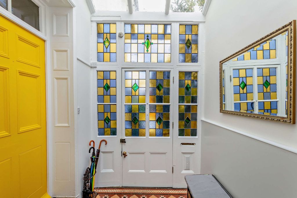Property photo 2 of 22 Entrance
