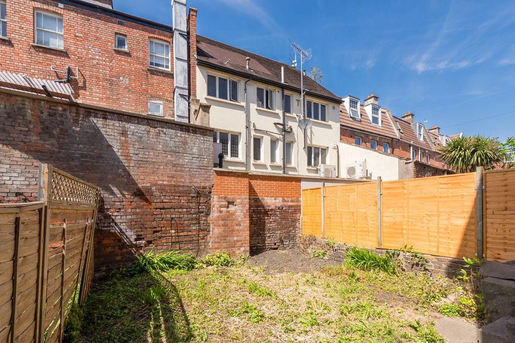 Property photo 3 of 59