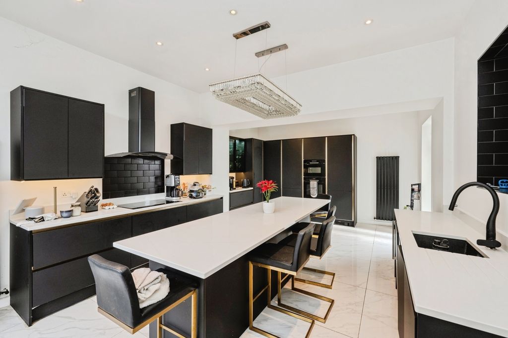 Property photo 2 of 18 Pbox-Img.Jpg