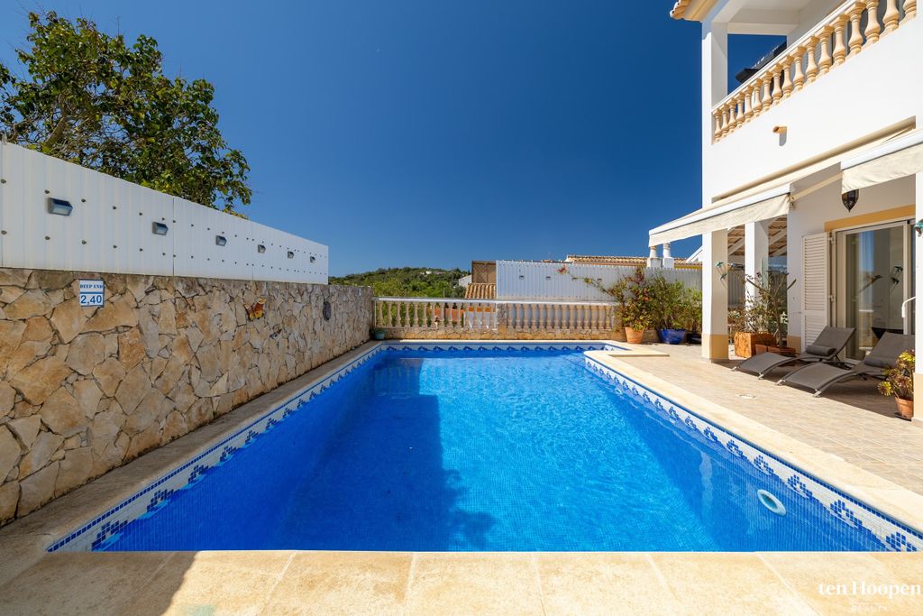 Property photo 1 of 30