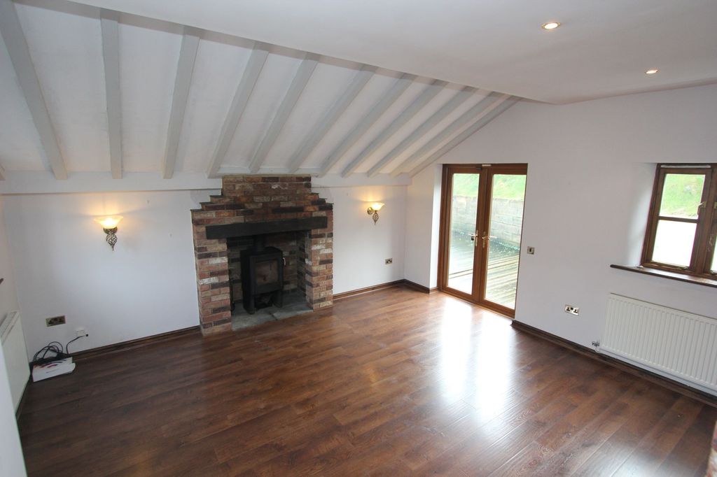 Property photo 2 of 31