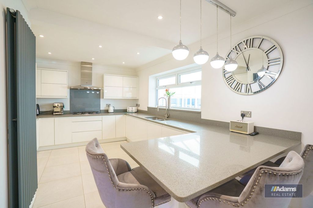 Property photo 1 of 43