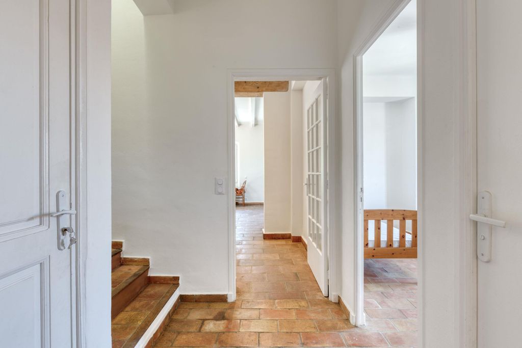 Property photo 3 of 18 Image