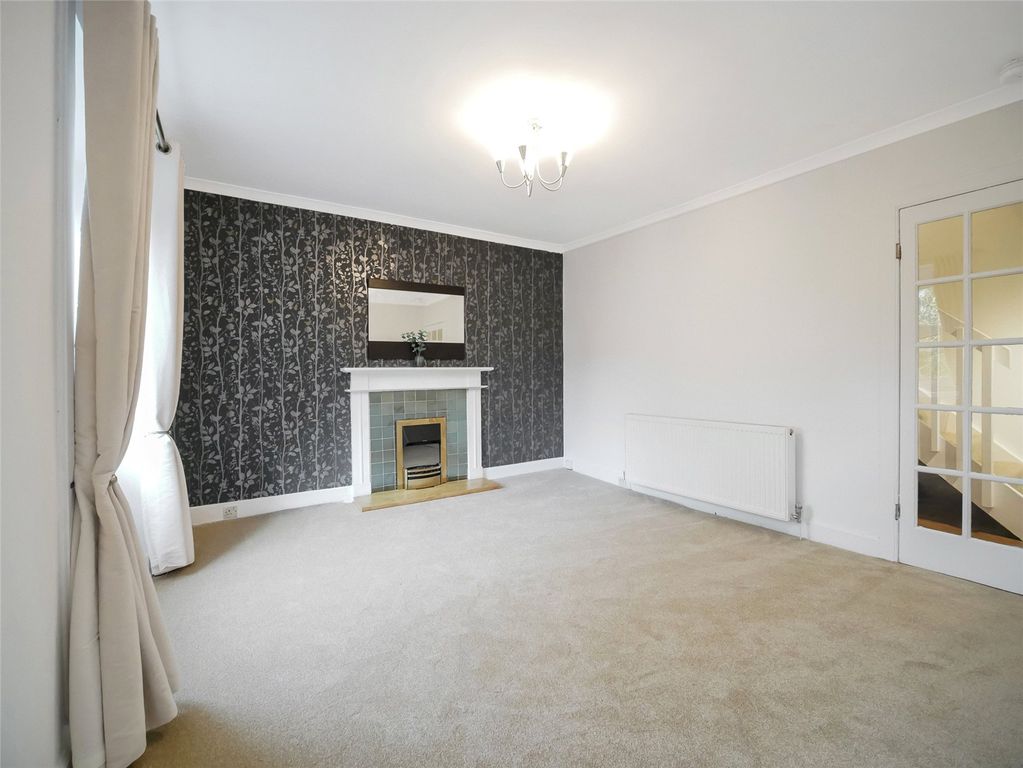 Property photo 2 of 18 Living Room/Diner