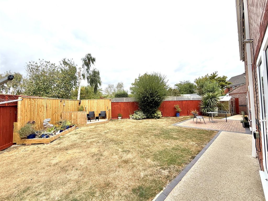 Property photo 2 of 19 Garden 3