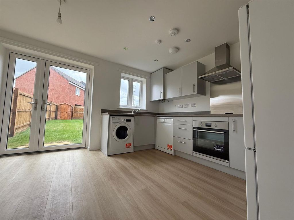 Property photo 2 of 11 27F60172-1F01-4A2d-B36B-35680Daa8F4B.Jpg