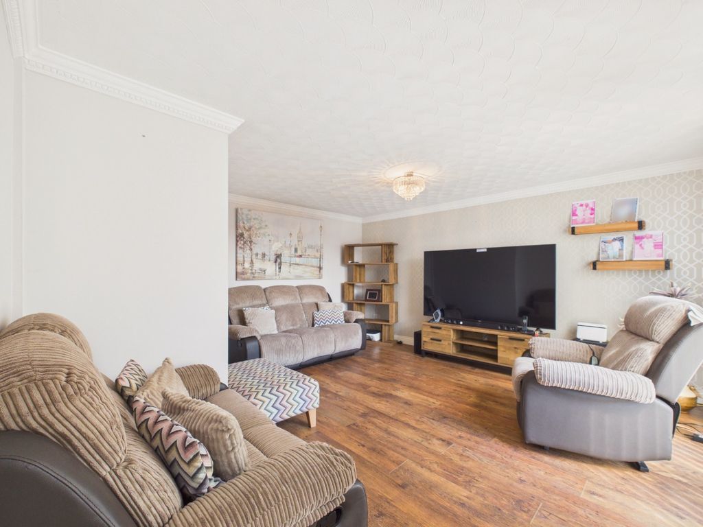 Property photo 3 of 14 5140777
