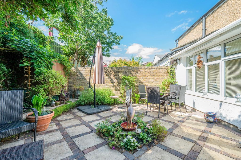 Property photo 2 of 16