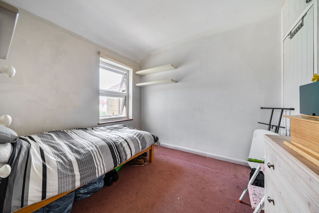 Property photo 2 of 12 5293311