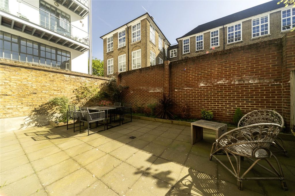 Property photo 3 of 13 Picture No. 15