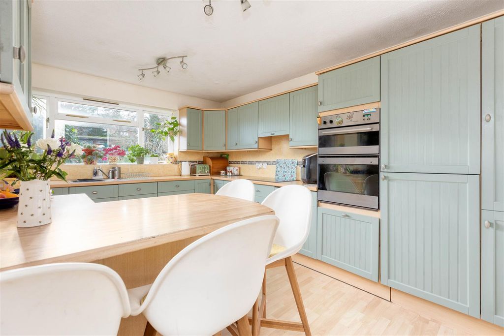 Property photo 3 of 21 Kitchen/Breakfast Room