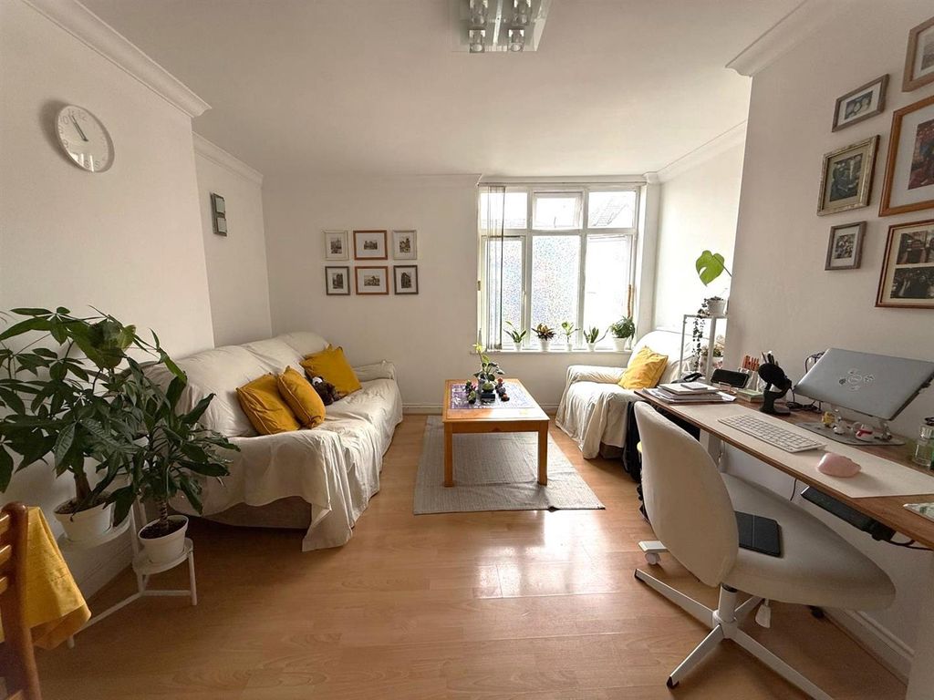 Property photo 2 of 6 085d40Dd-B4E4-4Ca6-Bb02-3A1255F81766.Jpg