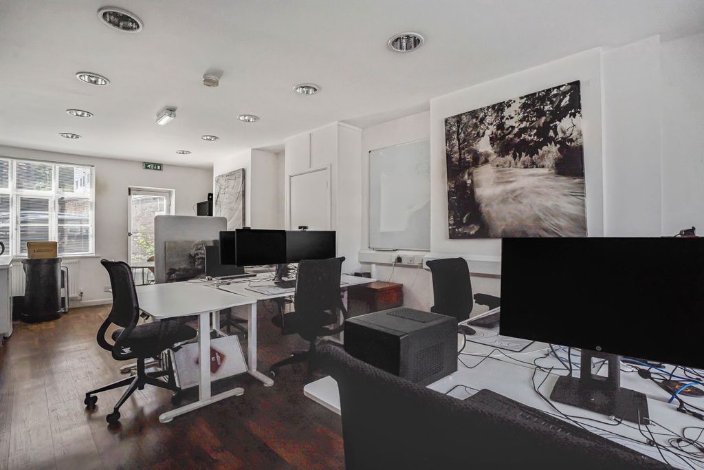 Property photo 3 of 10 Current Office Space
