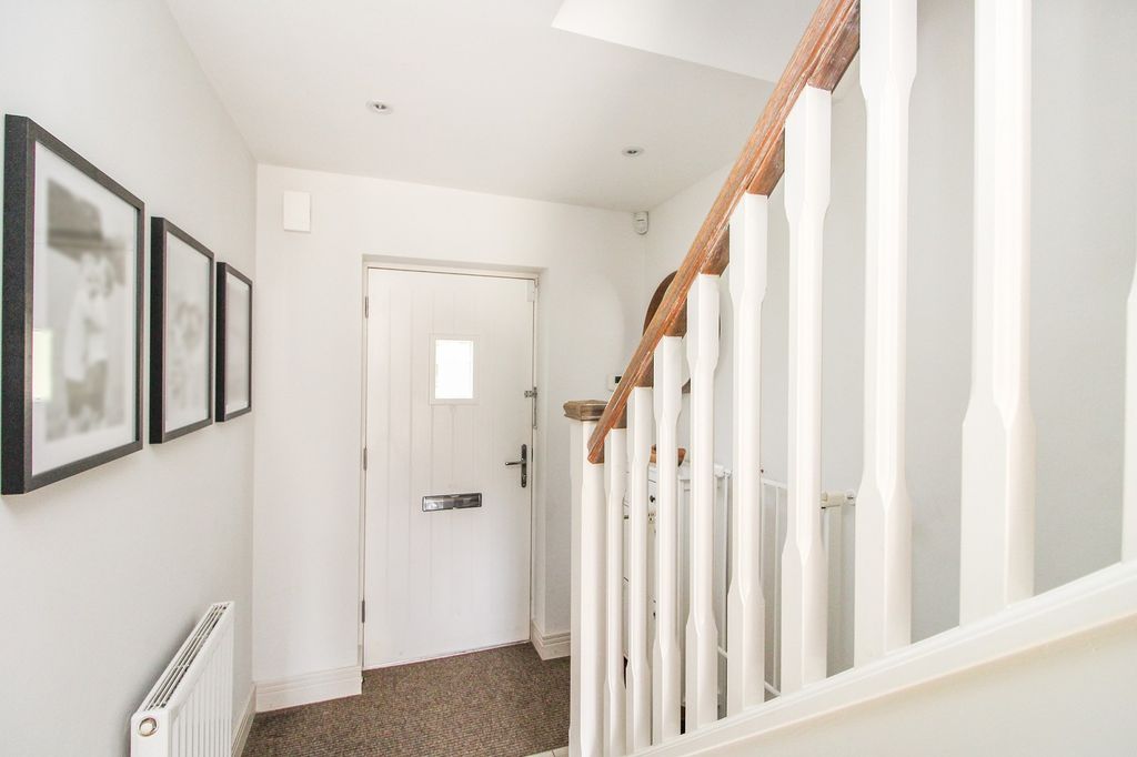 Property photo 2 of 13 Entrance Hall