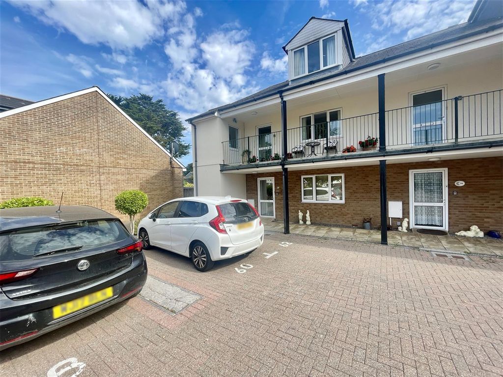 Property photo 1 of 12 62 Consort Close Front.Jpg