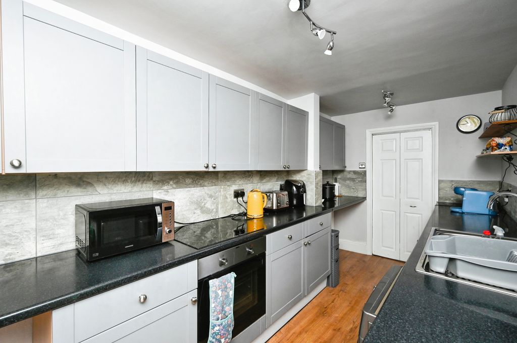 Property photo 2 of 17 Kitchen