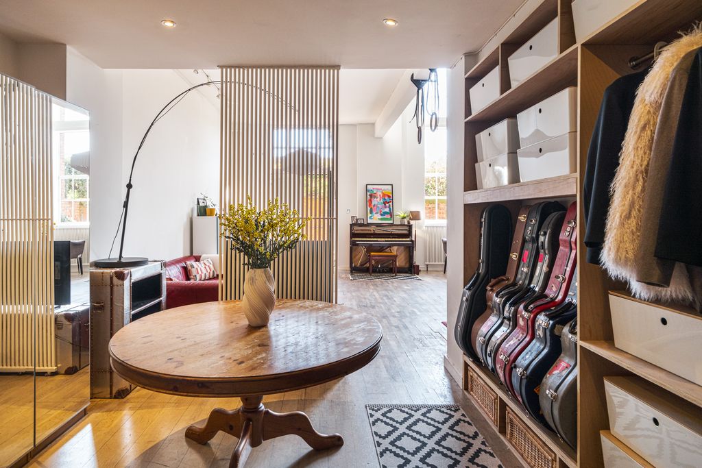 Property photo 2 of 23 10-Limehouse-Cut-Edits-111_54423958508_O.Jpg