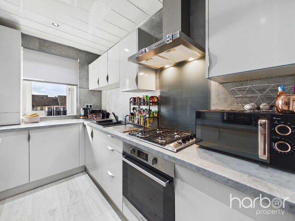 Property photo 2 of 18 5066304