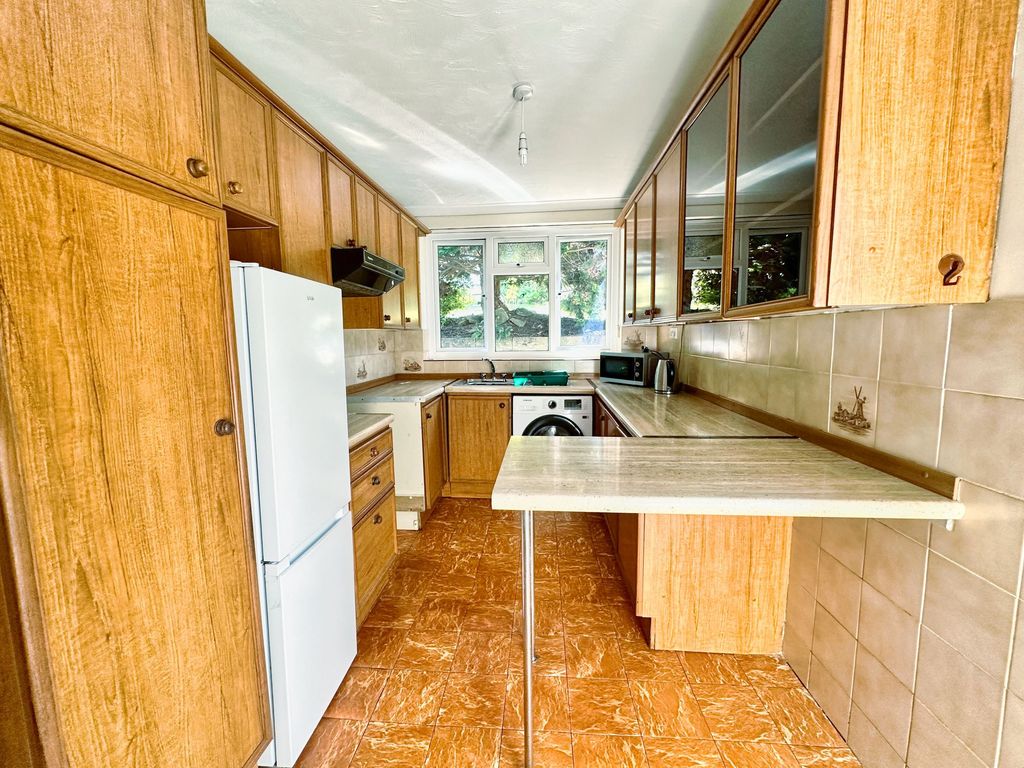 Property photo 3 of 98