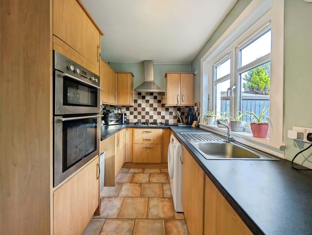 Property photo 3 of 25 Kitchen