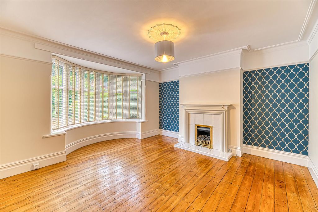 Property photo 2 of 15 Lounge