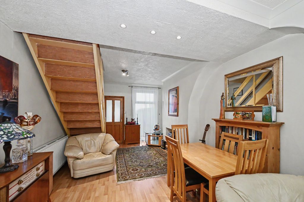 Property photo 2 of 20