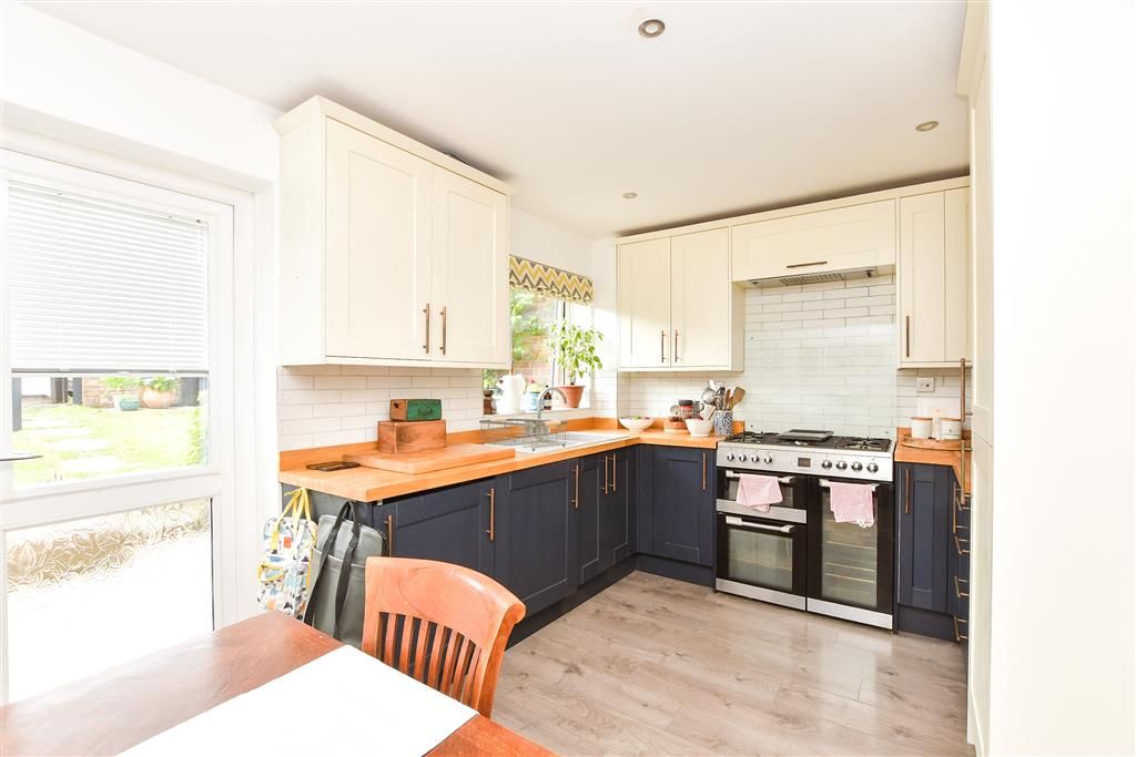 Property photo 2 of 12 Kitchen