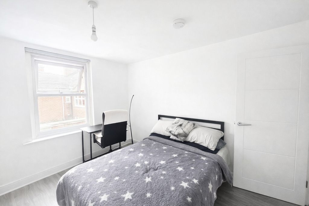 Property photo 3 of 6 Image