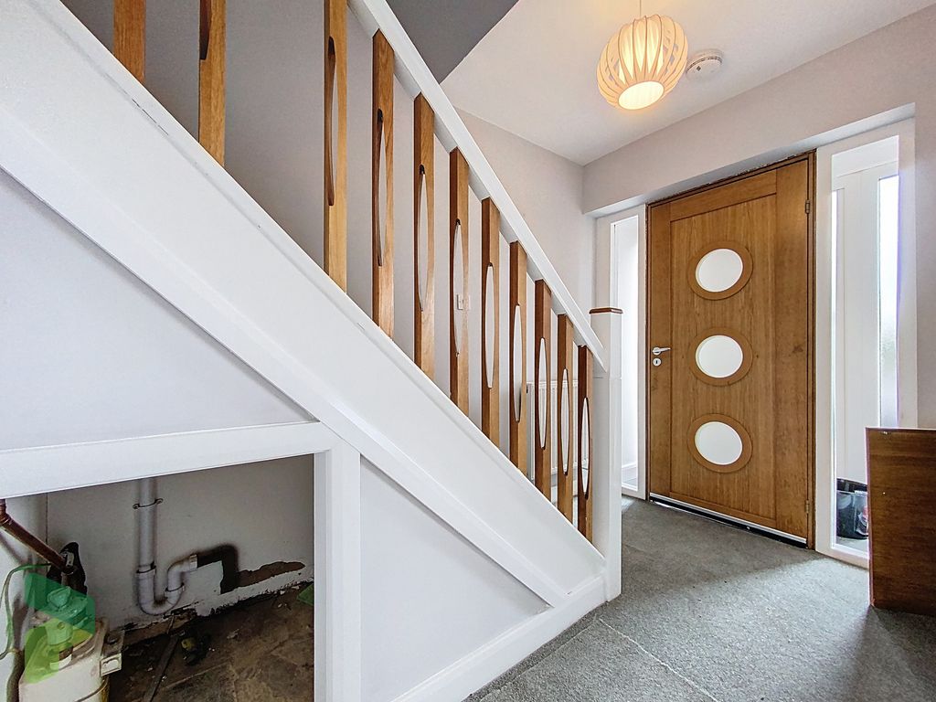 Property photo 2 of 50 Entrance Vesibule And Hallway
