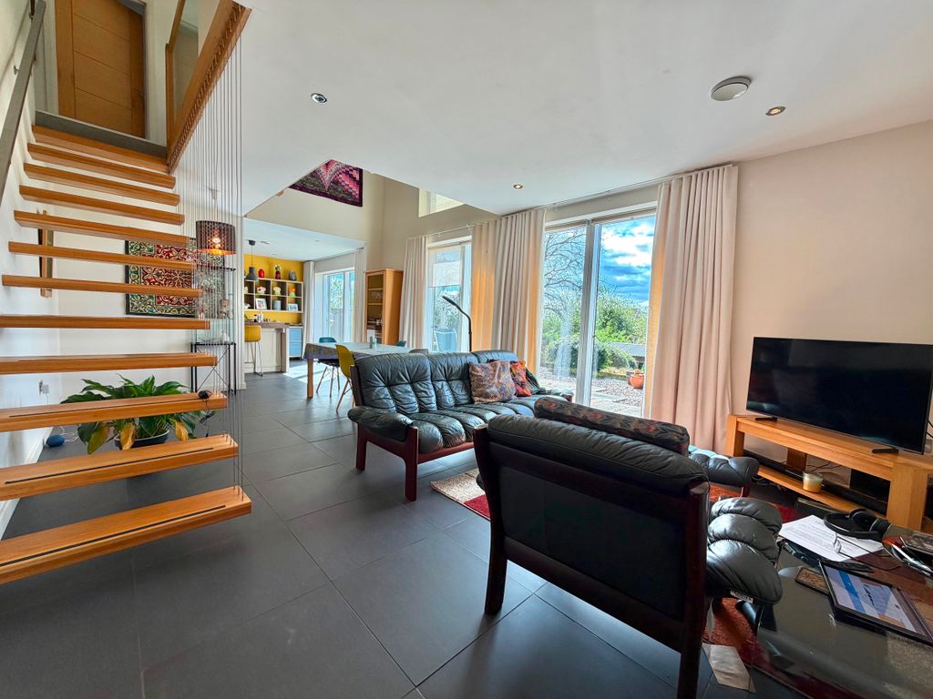 Property photo 3 of 28