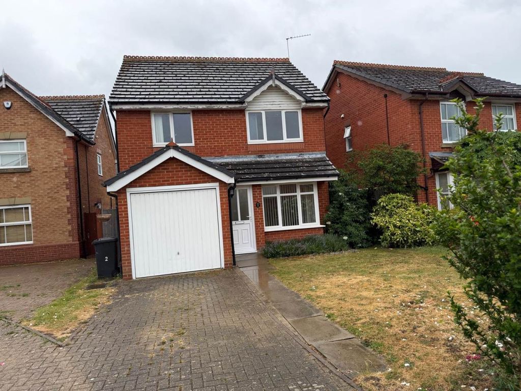 Property photo 1 of 13 Sutton Close 4 Front