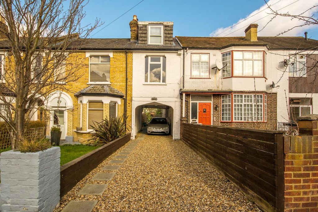 Property photo 3 of 11