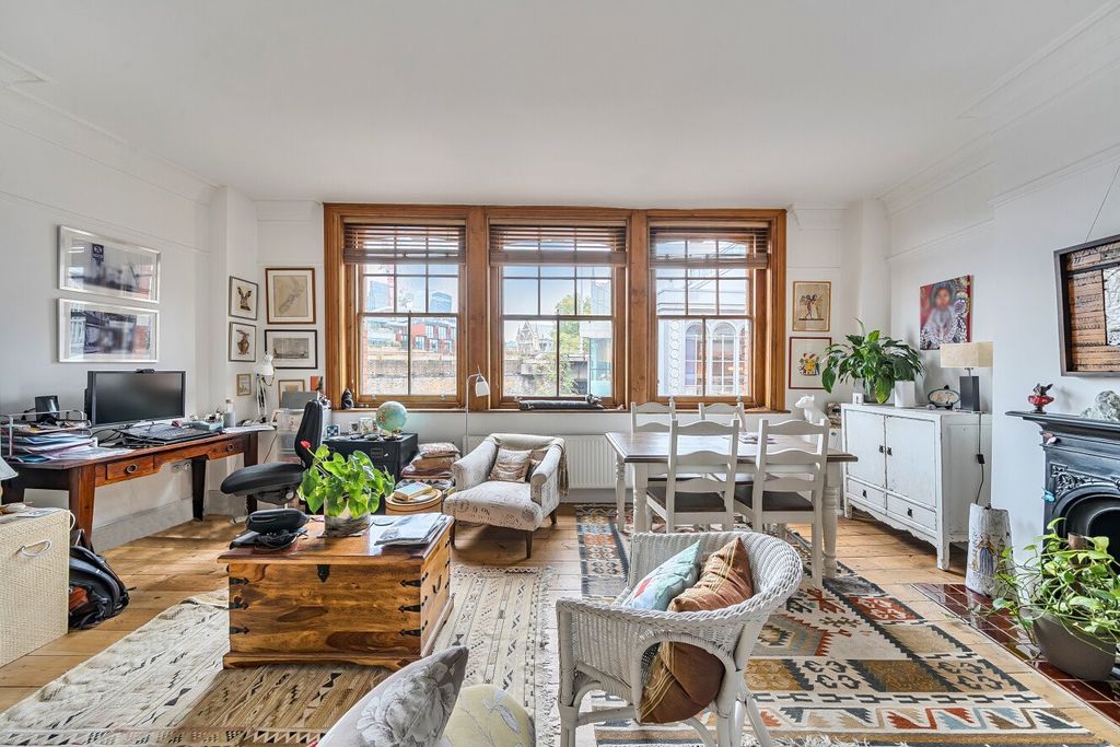 Property photo 2 of 23 Picture No. 13