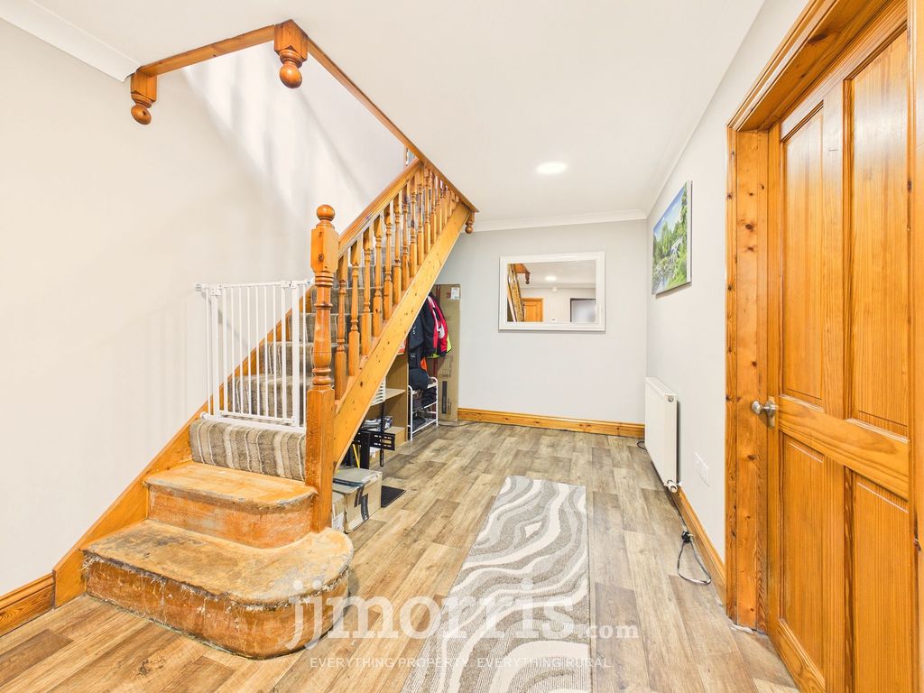 Property photo 3 of 42