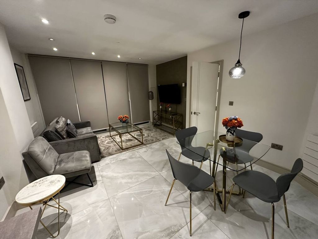 Property photo 1 of 11 Living Room